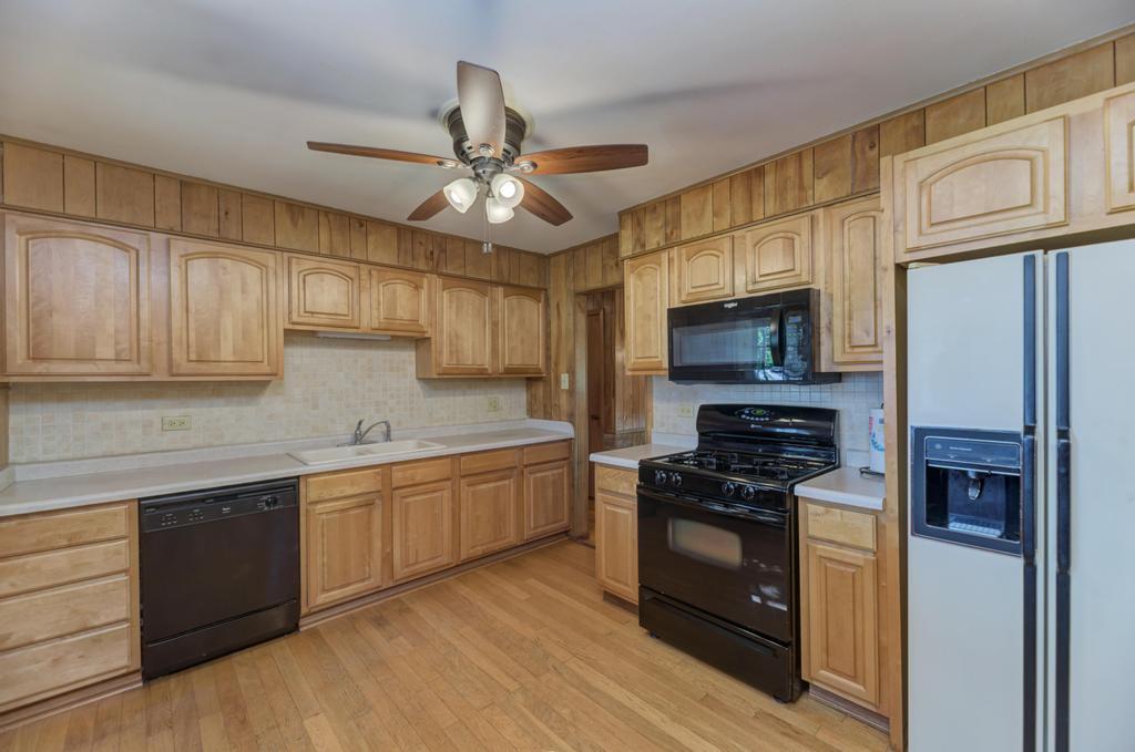 8719 Willow Road Property Photo 4