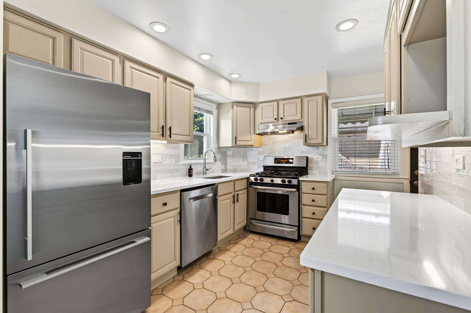 1050 Cedar Street Property Photo 7