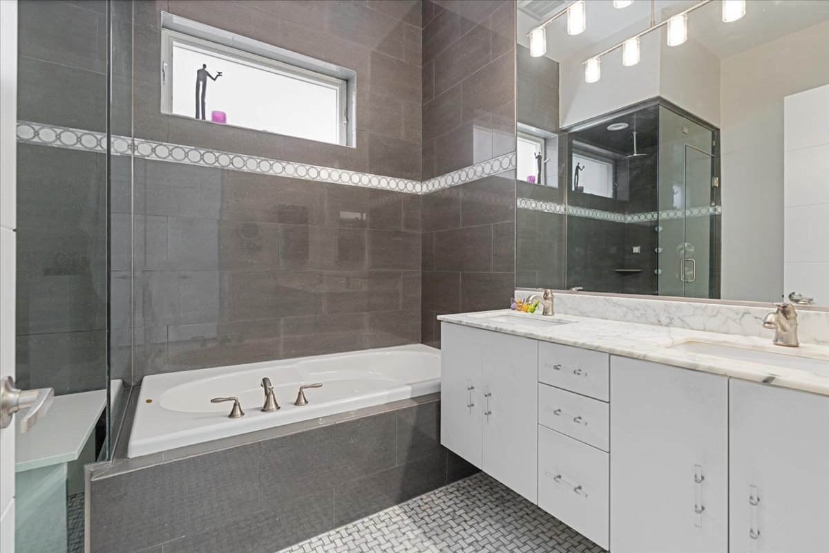 1350 W Diversey Parkway 3 Property Photo 19