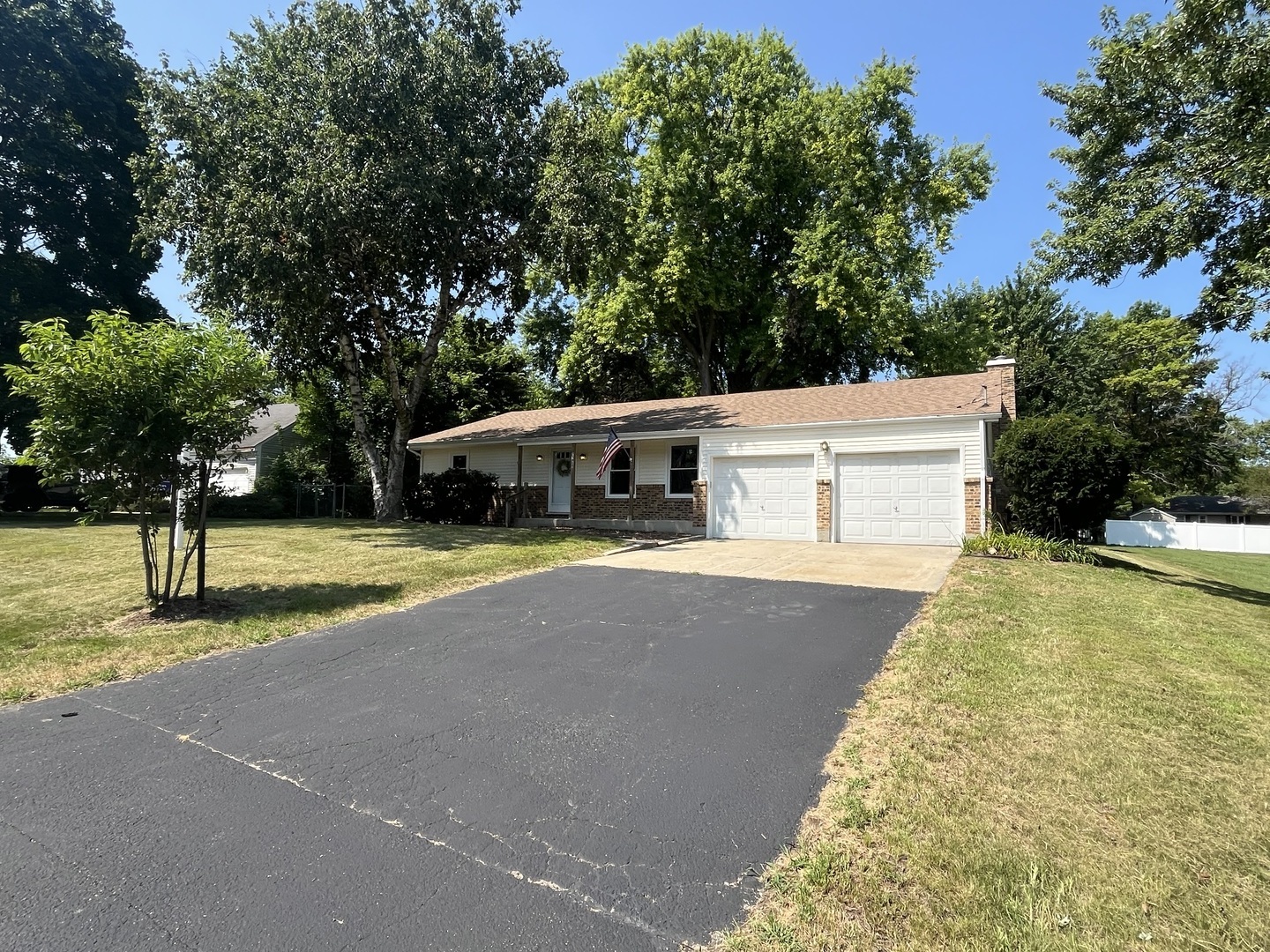 7s410 Midfield Drive Property Photo 2