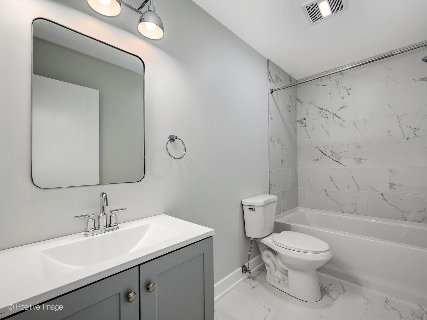 4117 S Indiana Avenue 2f Property Photo 5