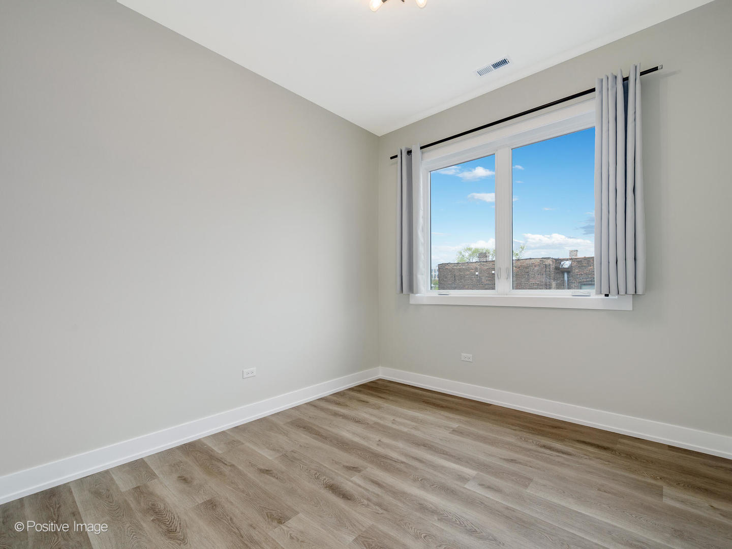 4117 S Indiana Avenue 2f Property Photo 6