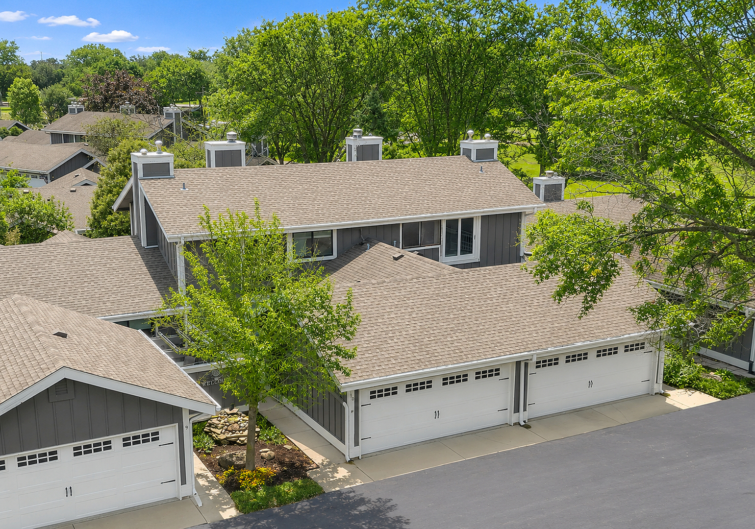 10 W Windsor Court Property Photo 1
