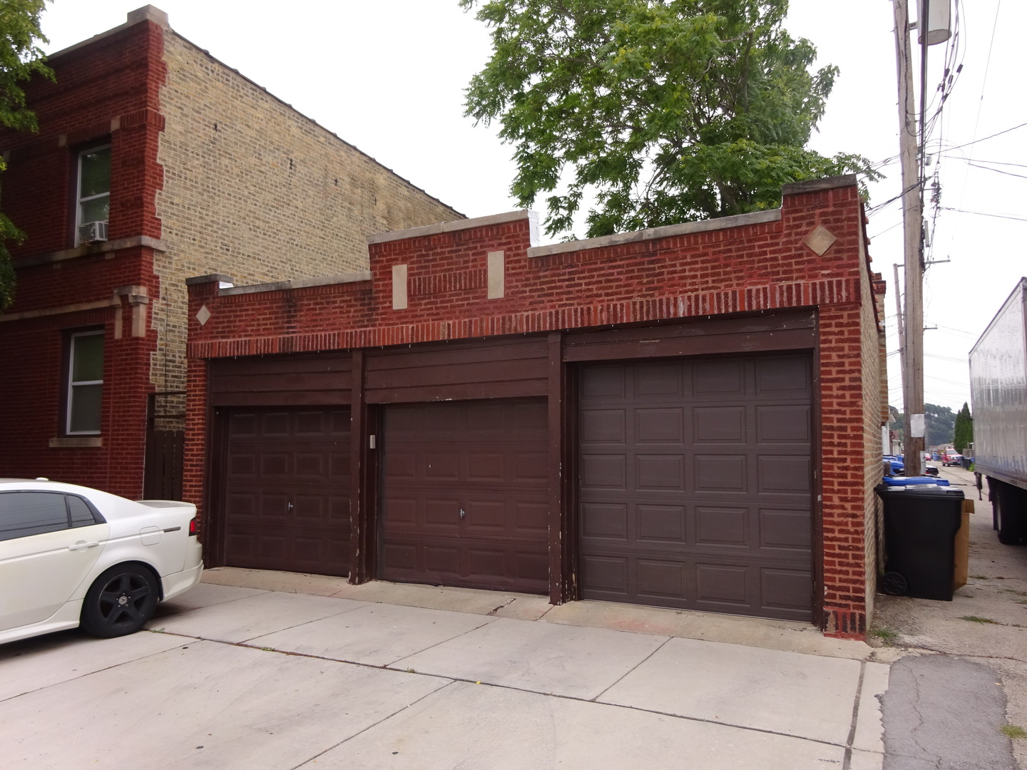 4353 N Lockwood Avenue Property Photo 7