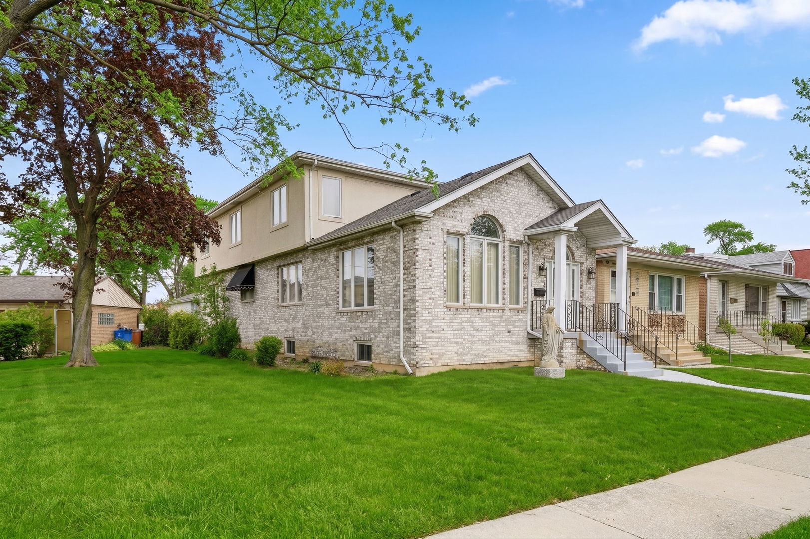 6916 W Forest Preserve Drive Property Photo 1