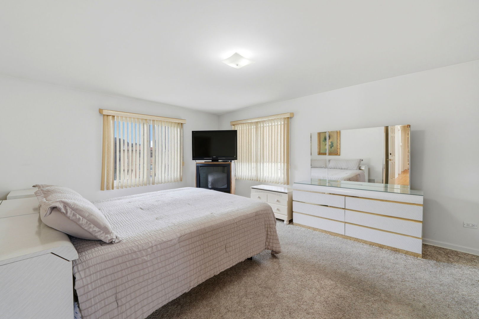 6916 W Forest Preserve Drive Property Photo 19