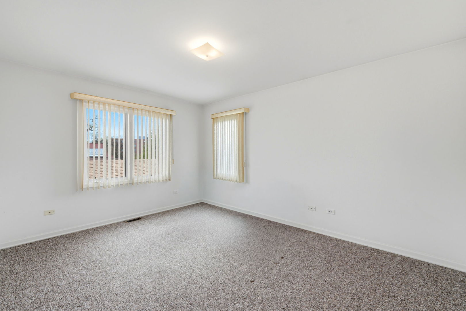 6916 W Forest Preserve Drive Property Photo 27