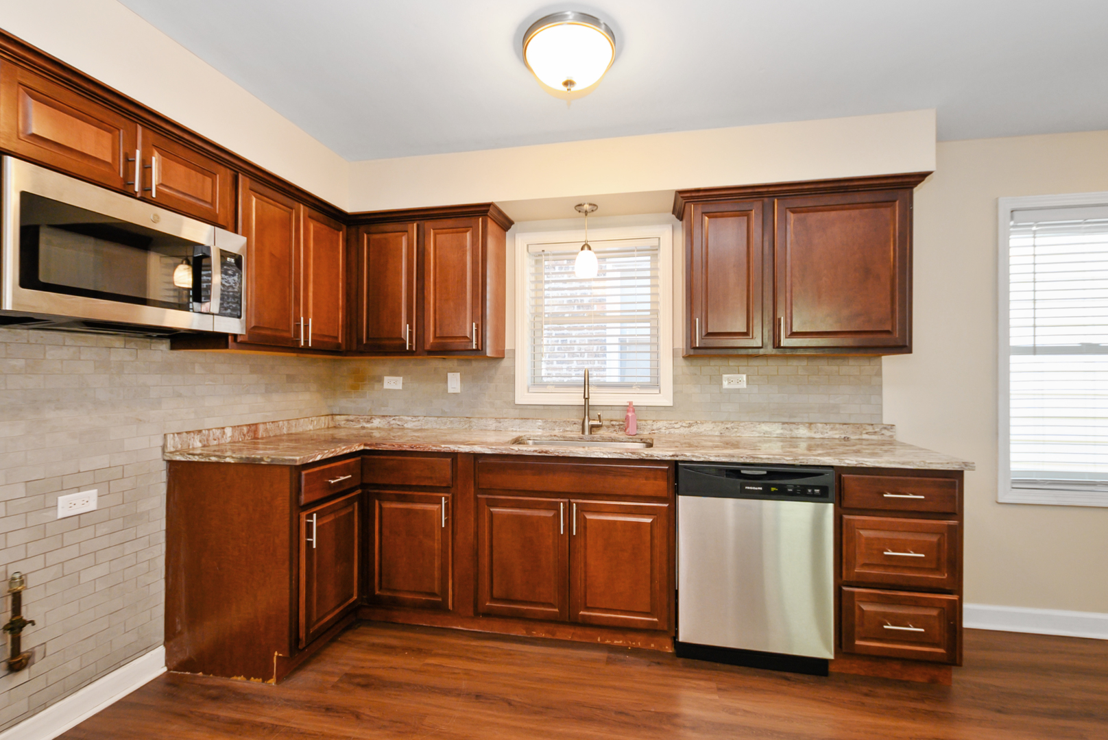 4008 S Albany Avenue Property Photo 5