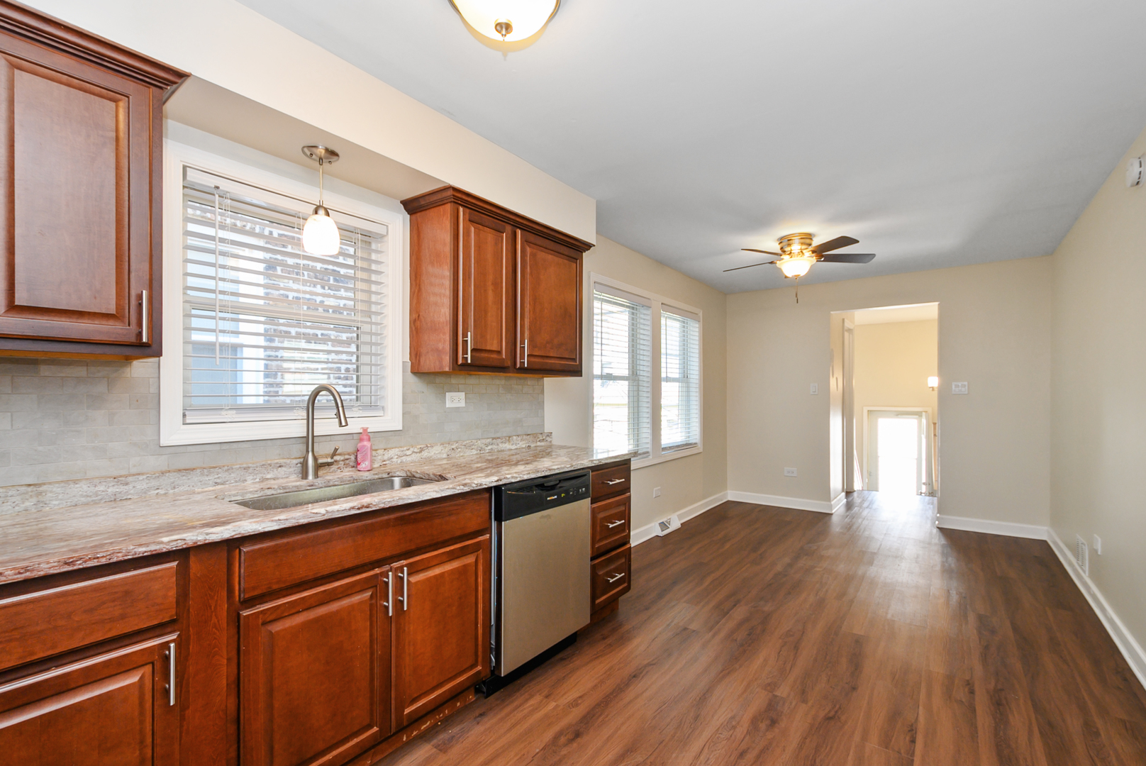 4008 S Albany Avenue Property Photo 7