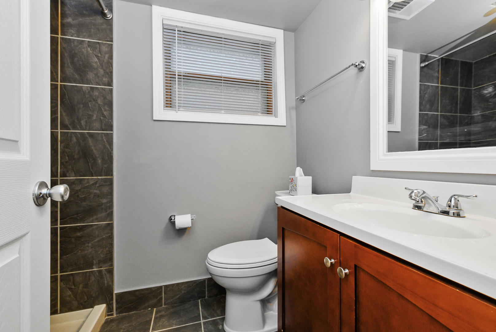 4008 S Albany Avenue Property Photo 10