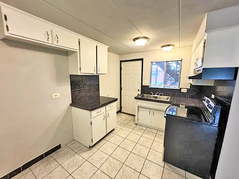 14446 S Torrence Avenue Property Photo 4