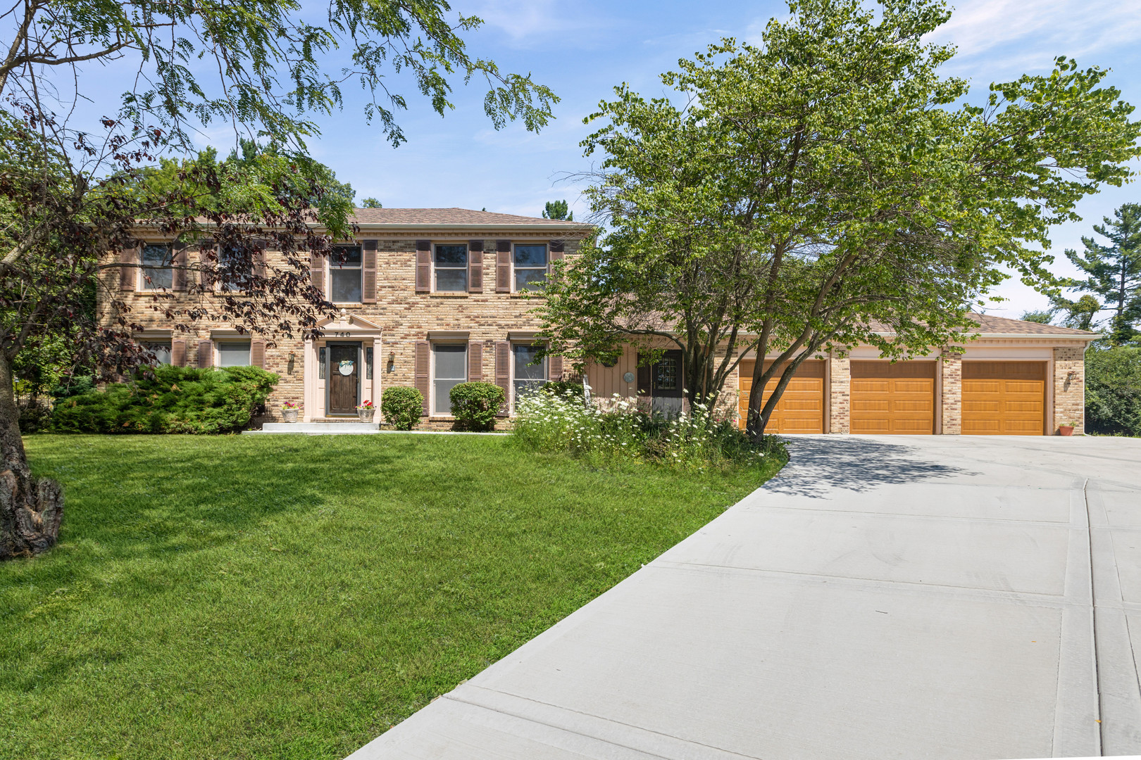 740 Cambridge Drive Property Photo 1
