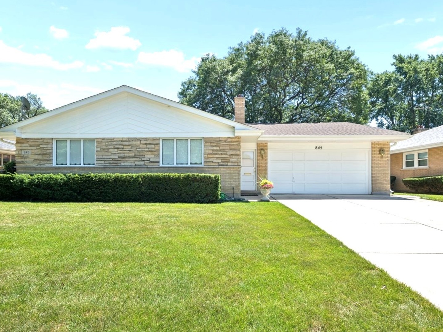 845 N Merrill Street Property Photo 1