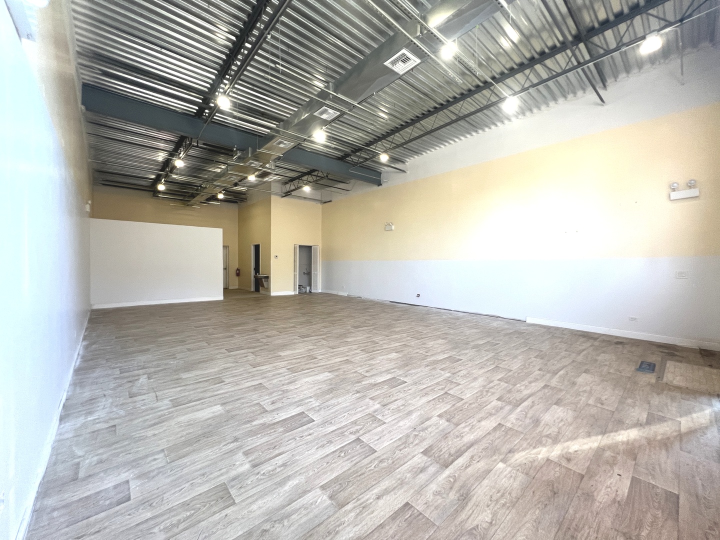 1557 W 33rd Street Property Photo 4