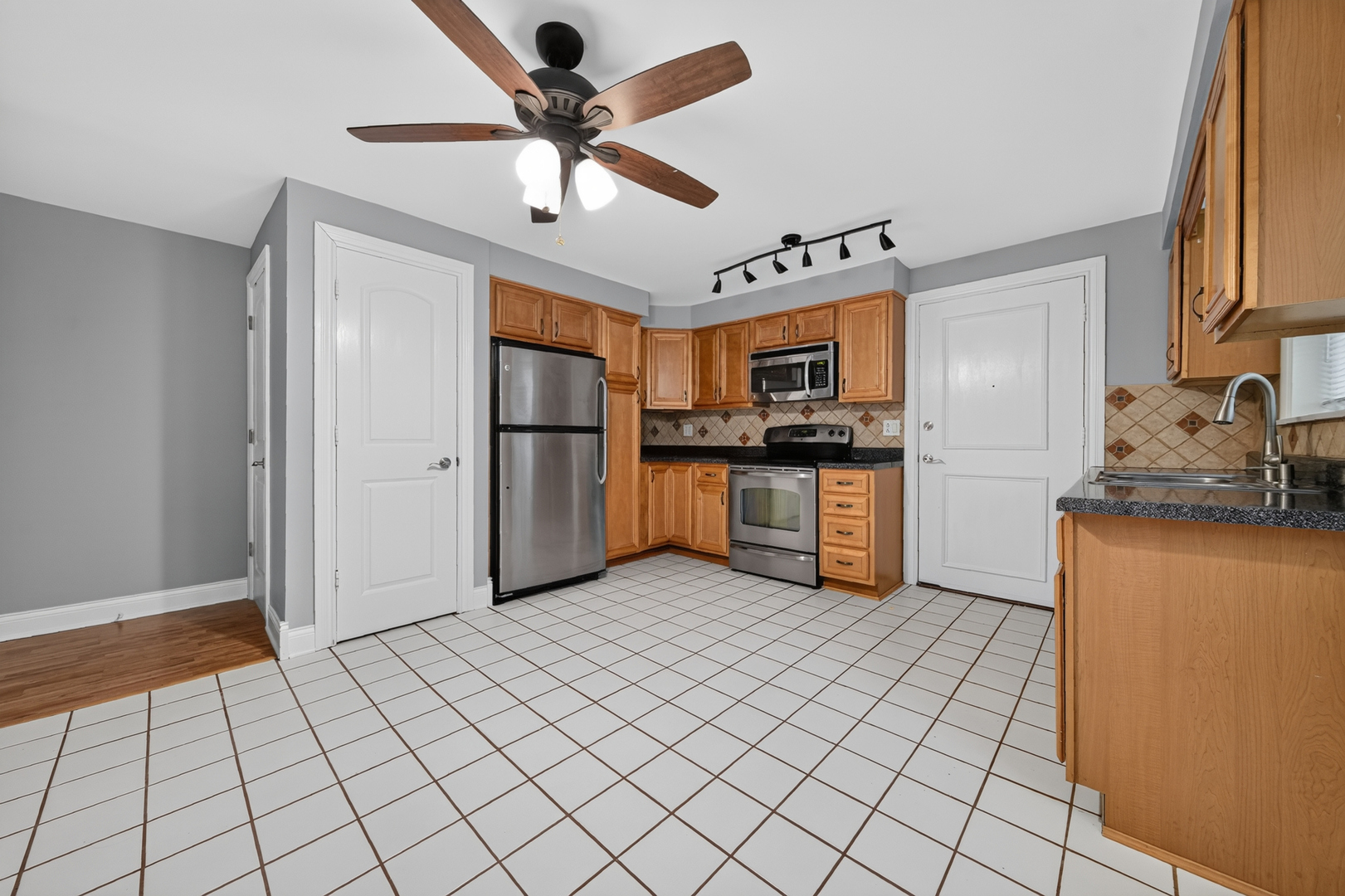 5024 N Austin Avenue 2e Property Photo 8