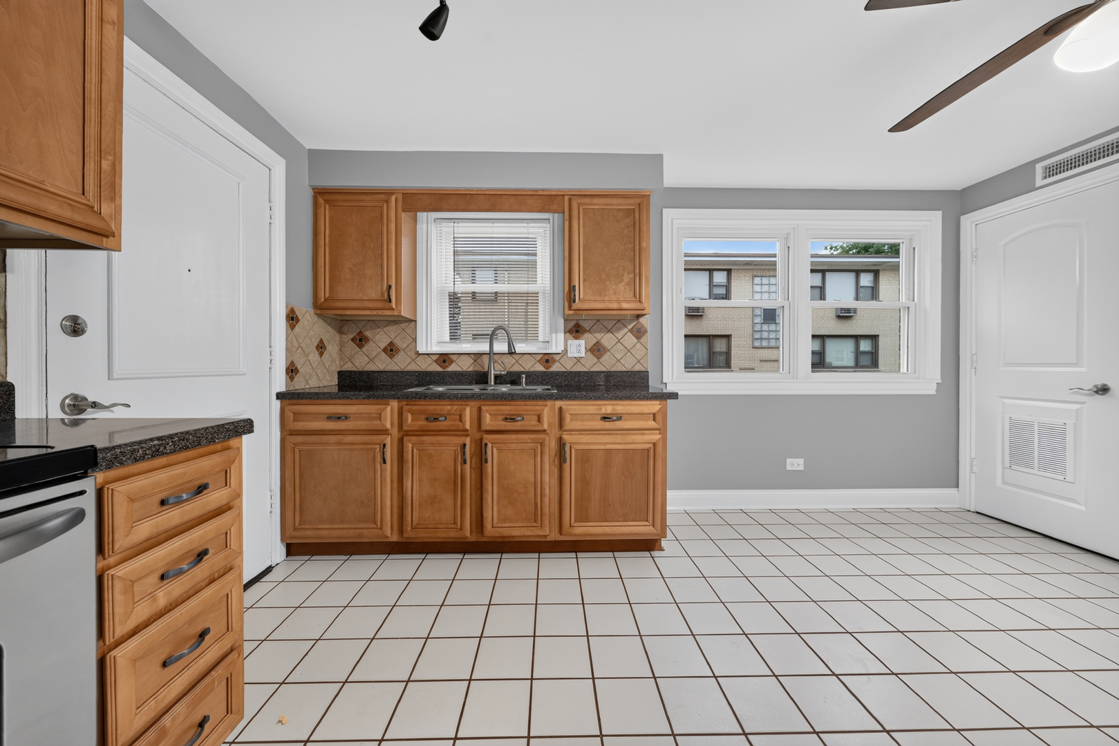 5024 N Austin Avenue 2e Property Photo 9