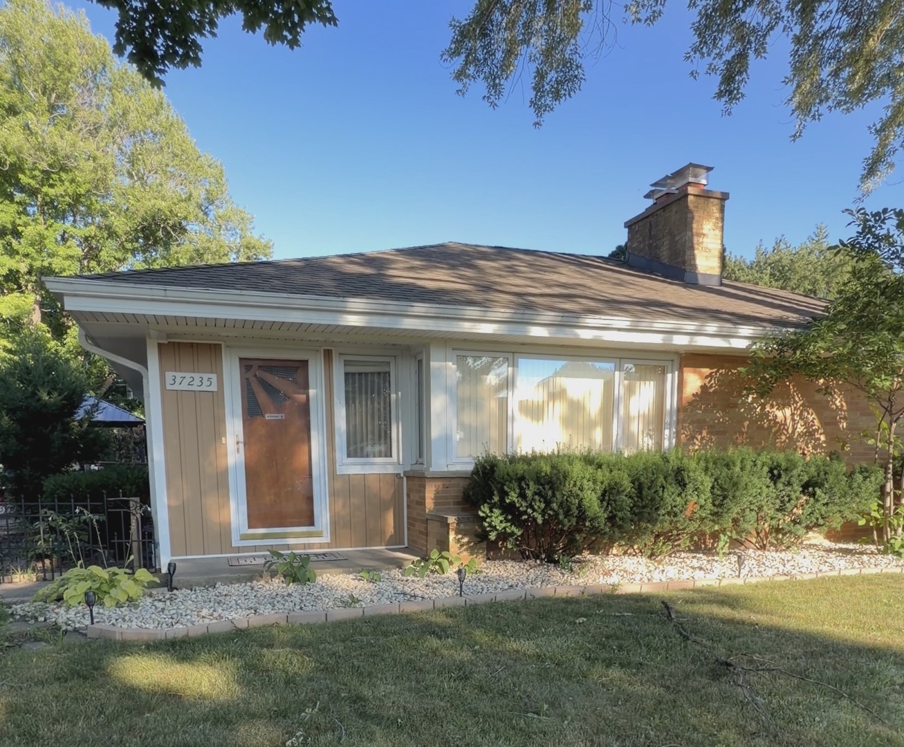 37235 N Hillside Drive Property Photo 3