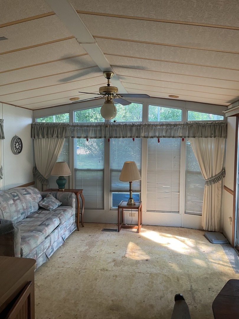 184 Windward Property Photo 3