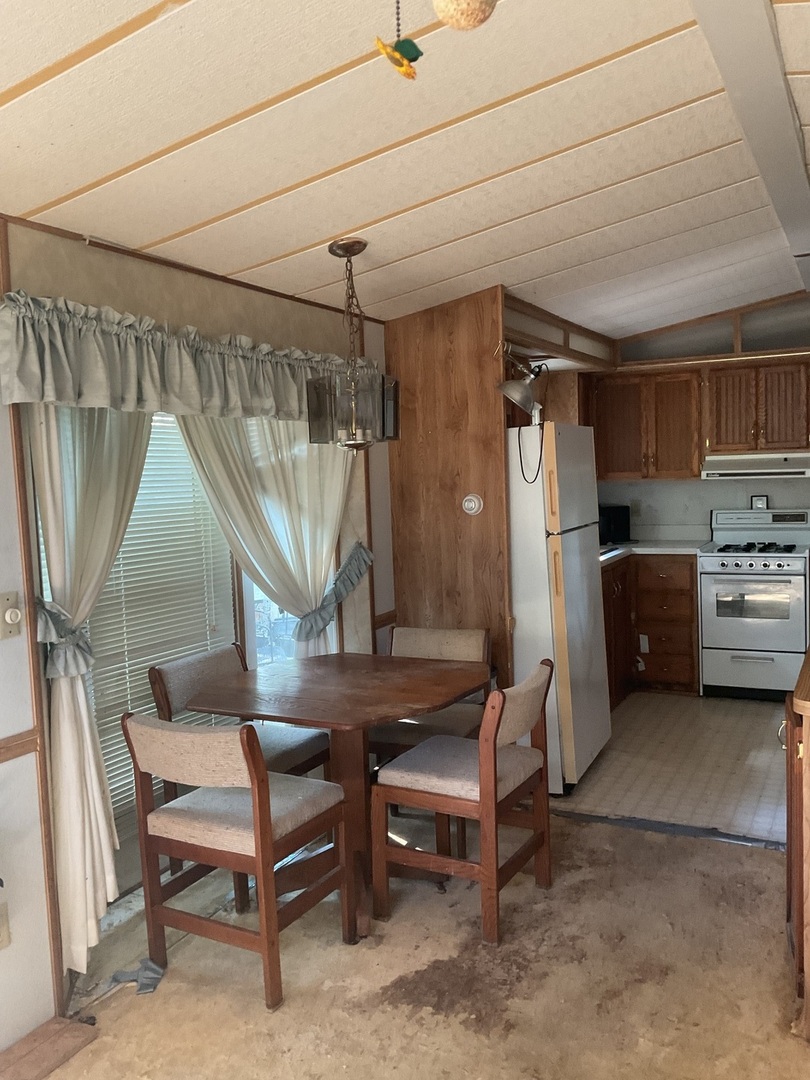 184 Windward Property Photo 4