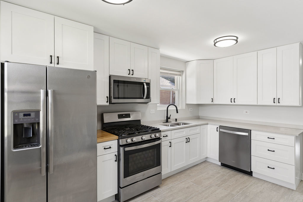 4150 W 83rd Street Property Photo 2