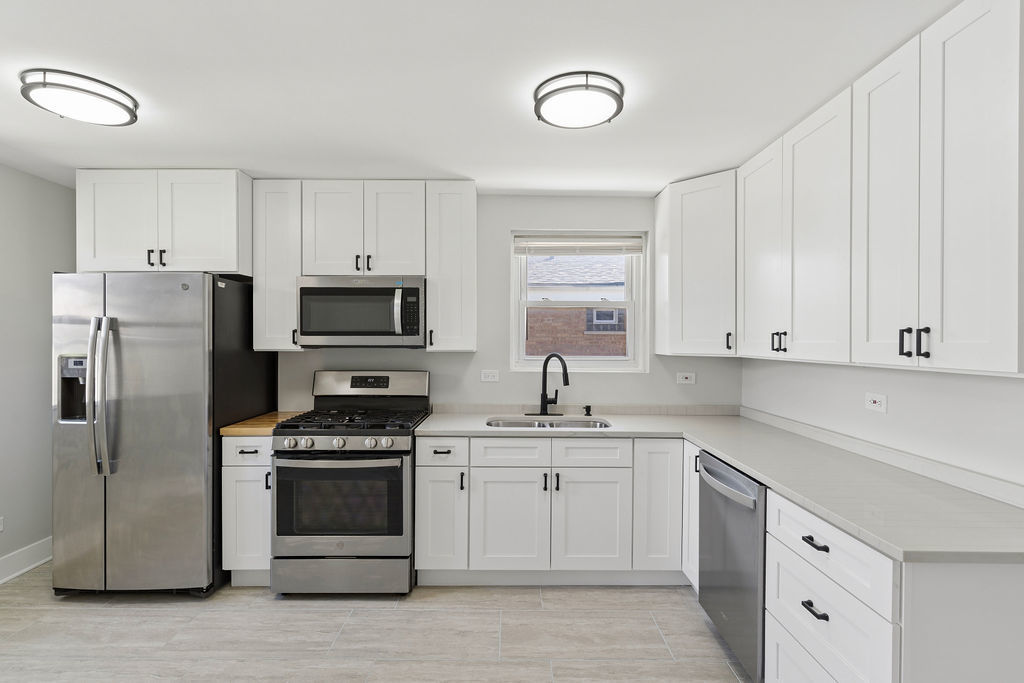 4150 W 83rd Street Property Photo 5