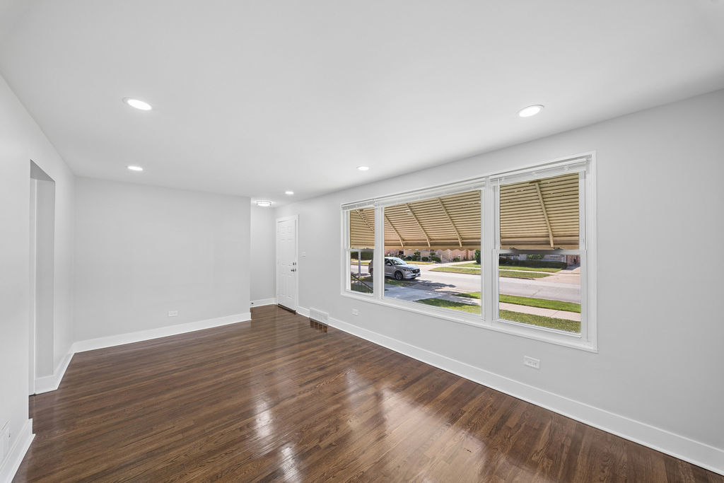 4150 W 83rd Street Property Photo 6