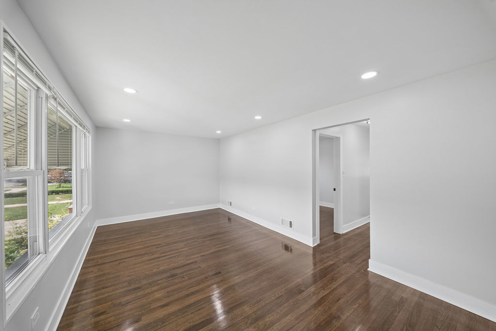 4150 W 83rd Street Property Photo 8