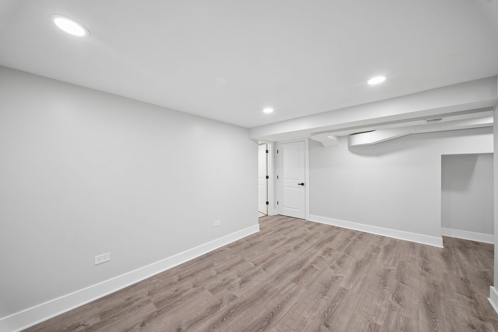 4150 W 83rd Street Property Photo 17