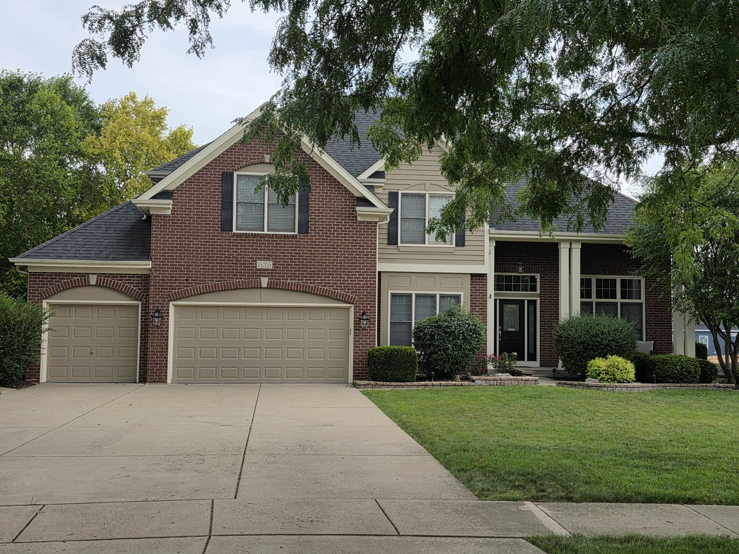 525 N Sycamore Lane Property Photo 1