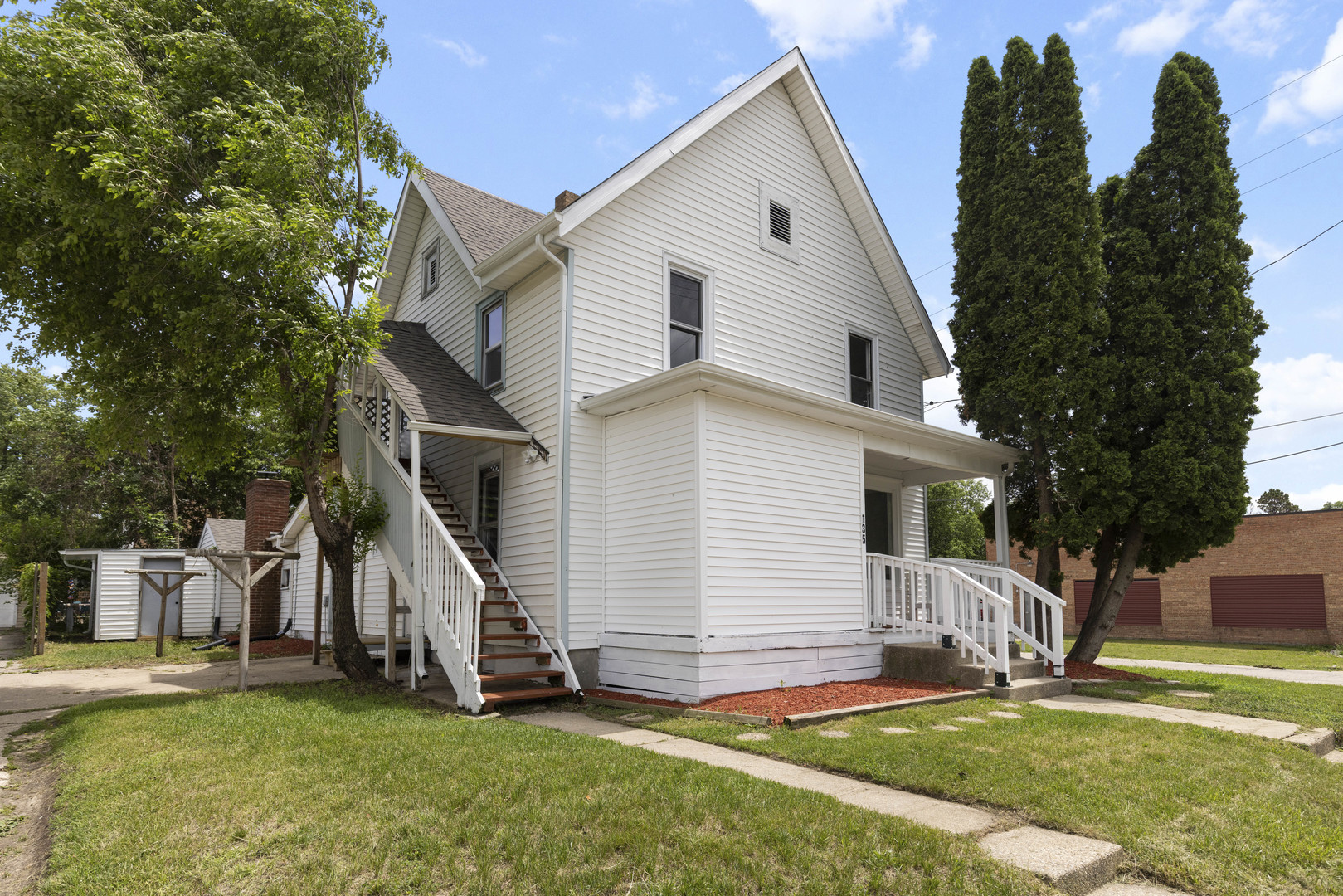 135 S 8th Street Property Photo 1