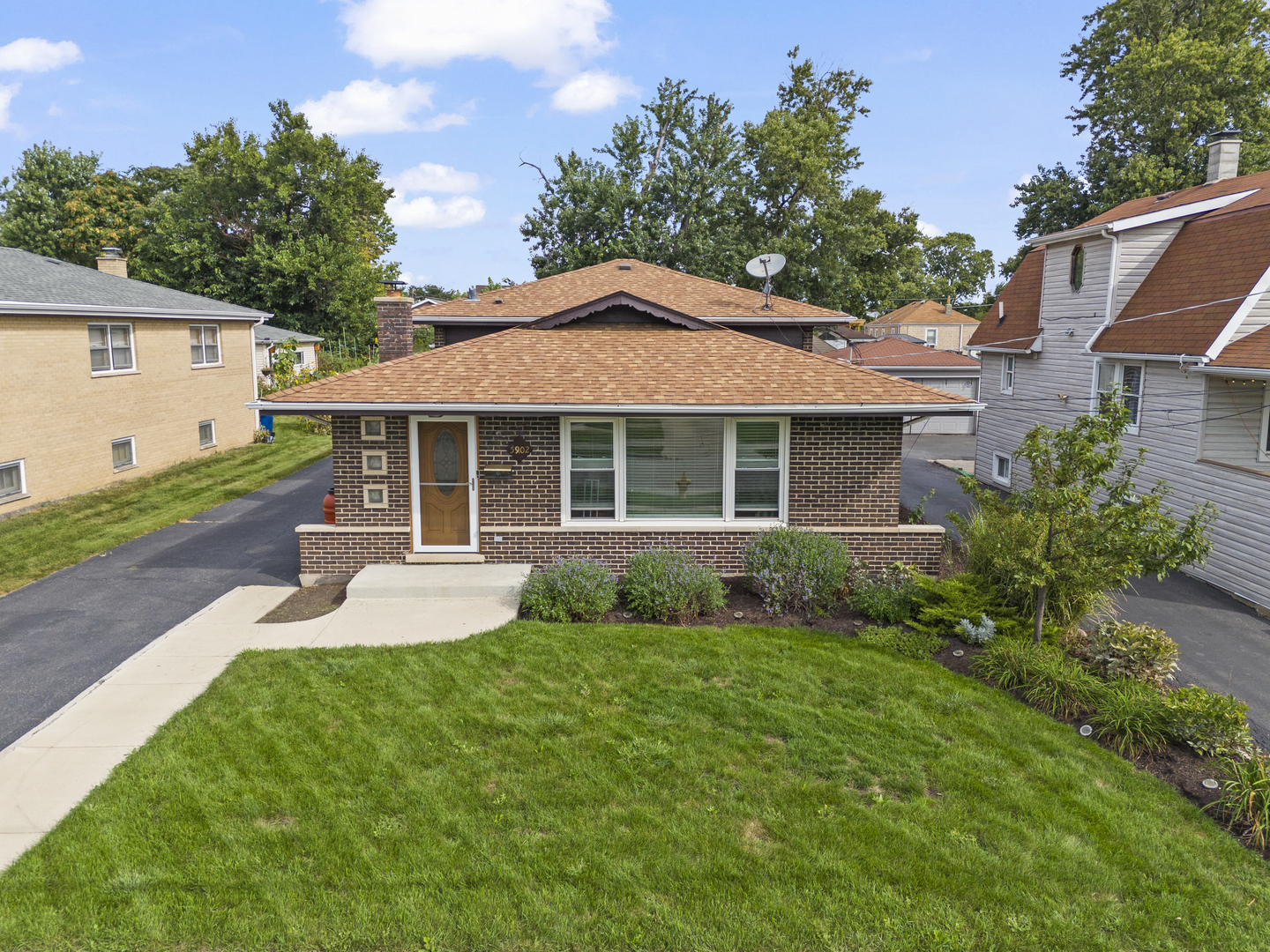 5902 W Maple Avenue Property Photo 1