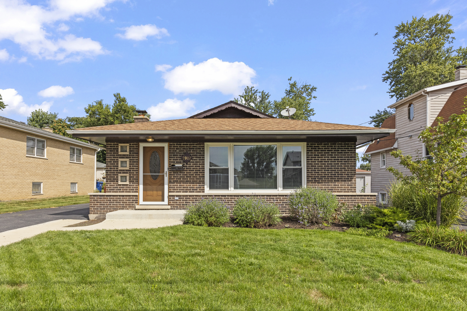 5902 W Maple Avenue Property Photo 2