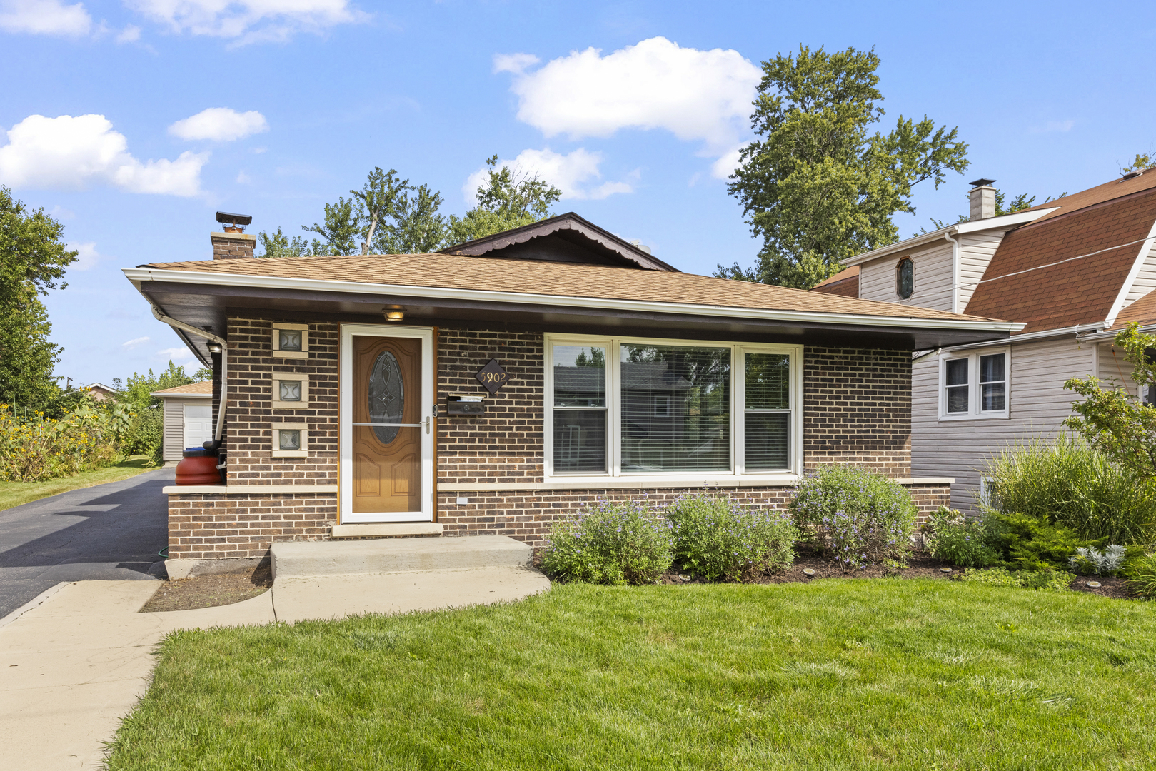 5902 W Maple Avenue Property Photo 3