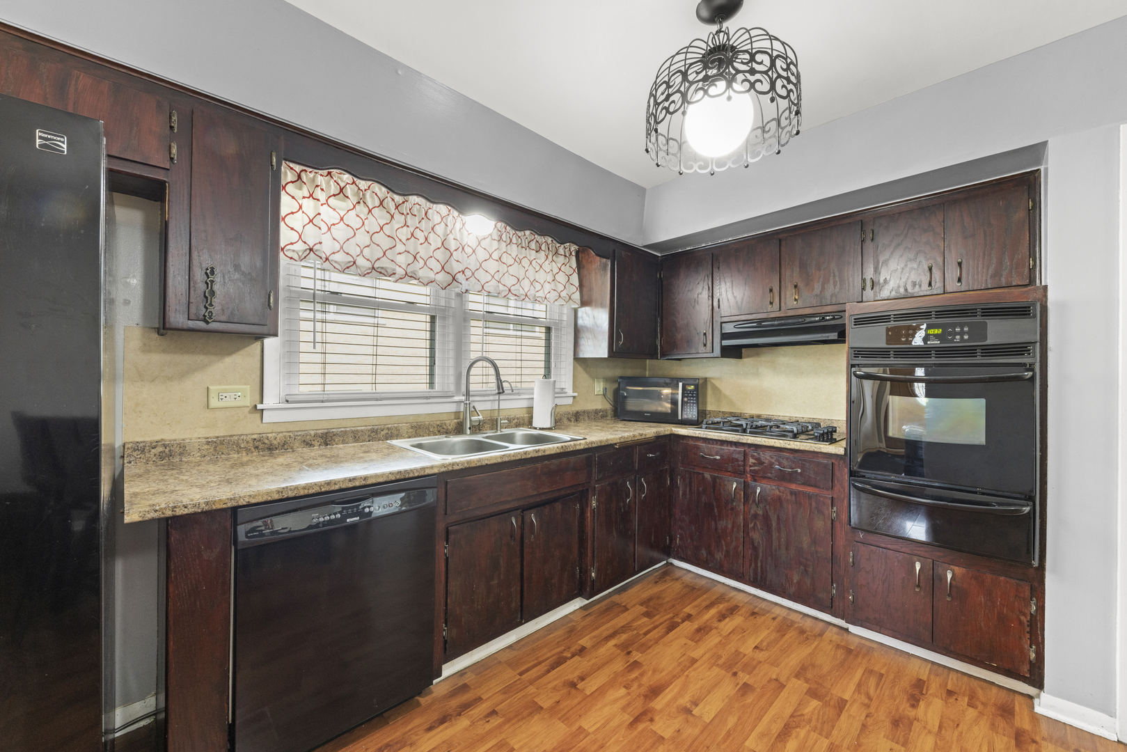 5902 W Maple Avenue Property Photo 6
