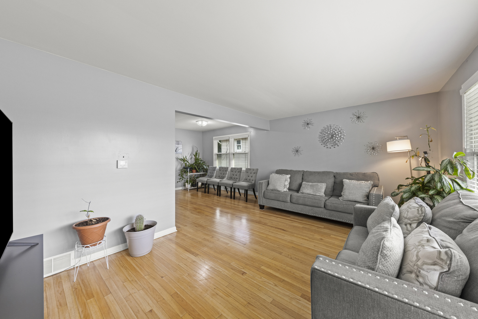 5902 W Maple Avenue Property Photo 9