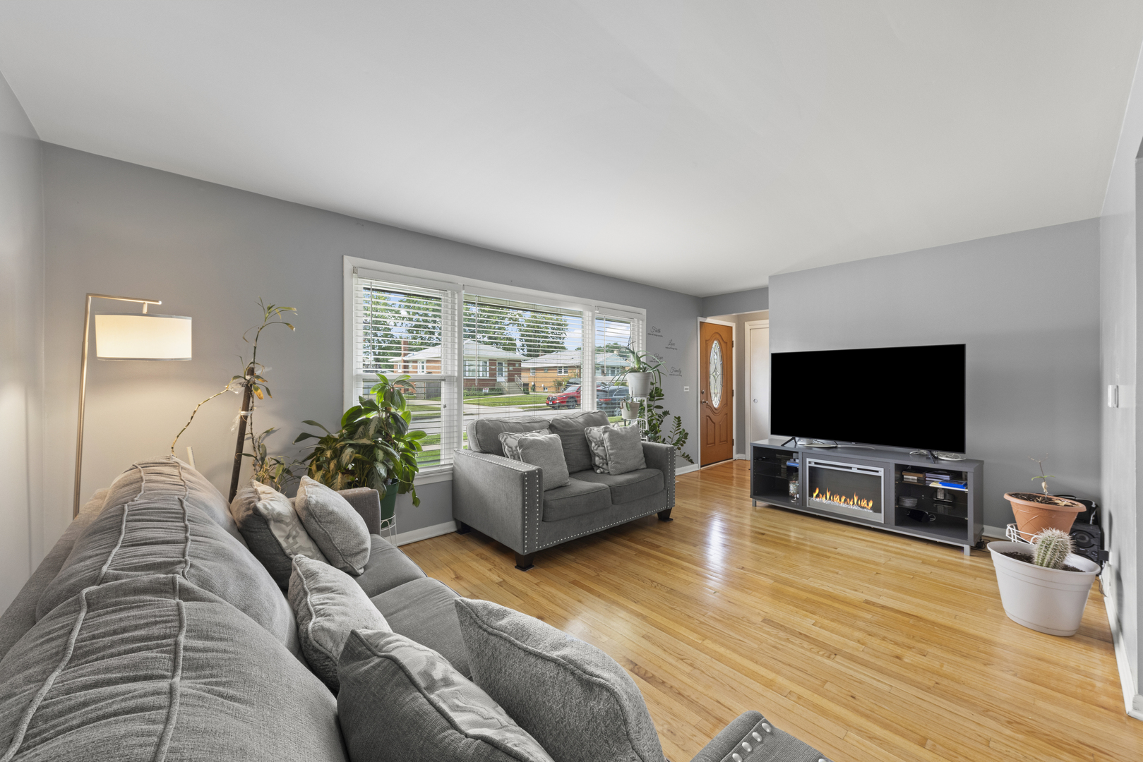 5902 W Maple Avenue Property Photo 11