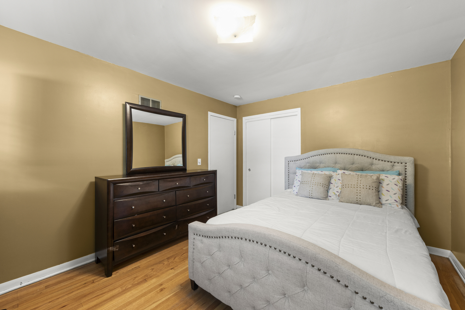 5902 W Maple Avenue Property Photo 14