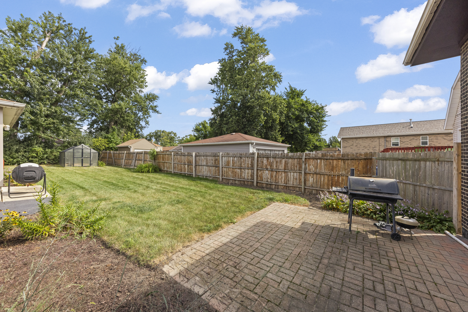 5902 W Maple Avenue Property Photo 23
