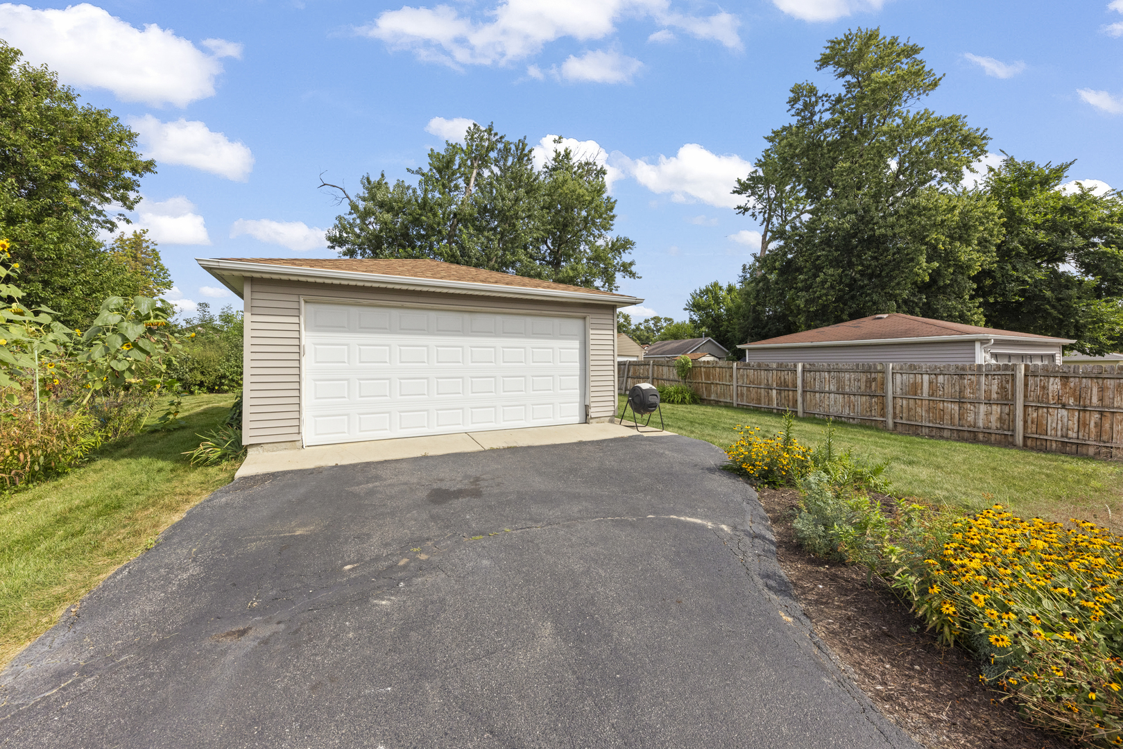 5902 W Maple Avenue Property Photo 25