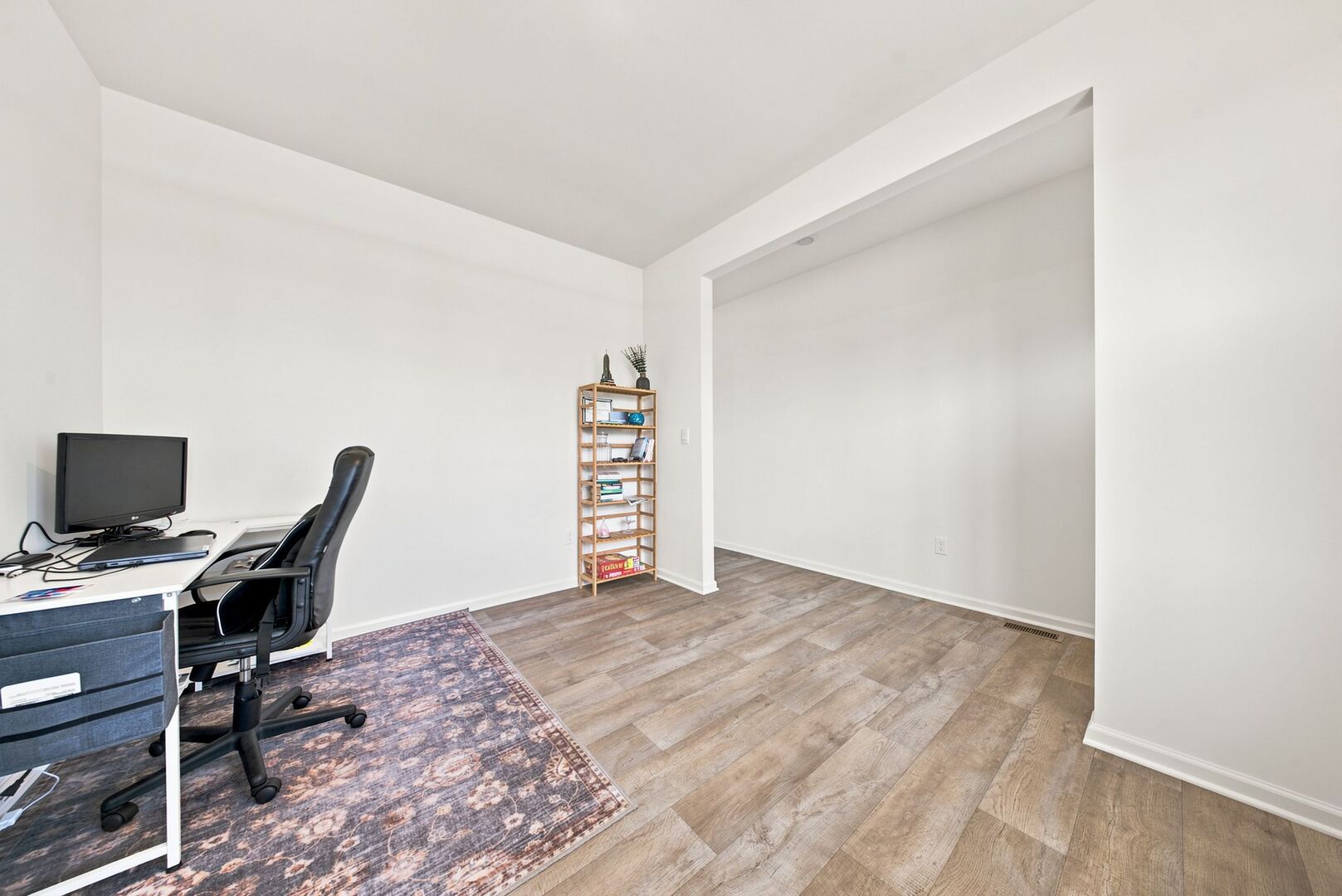 2642 Seeley Street Property Photo 4