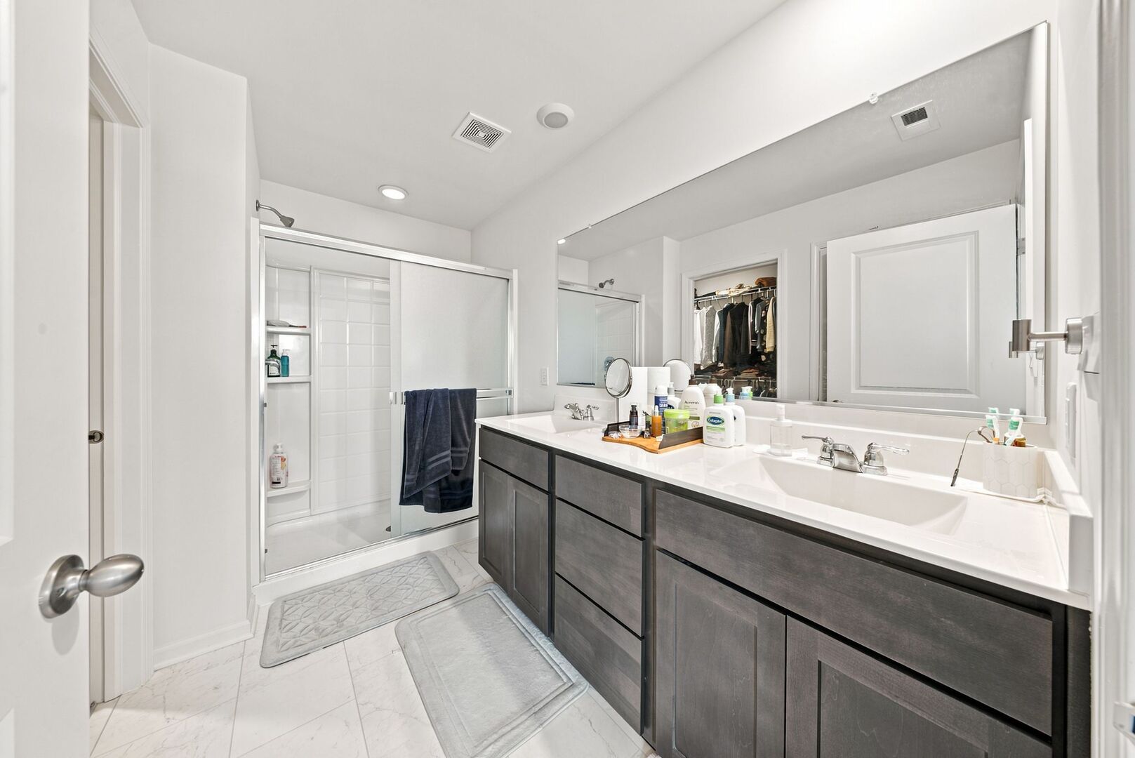 2642 Seeley Street Property Photo 18