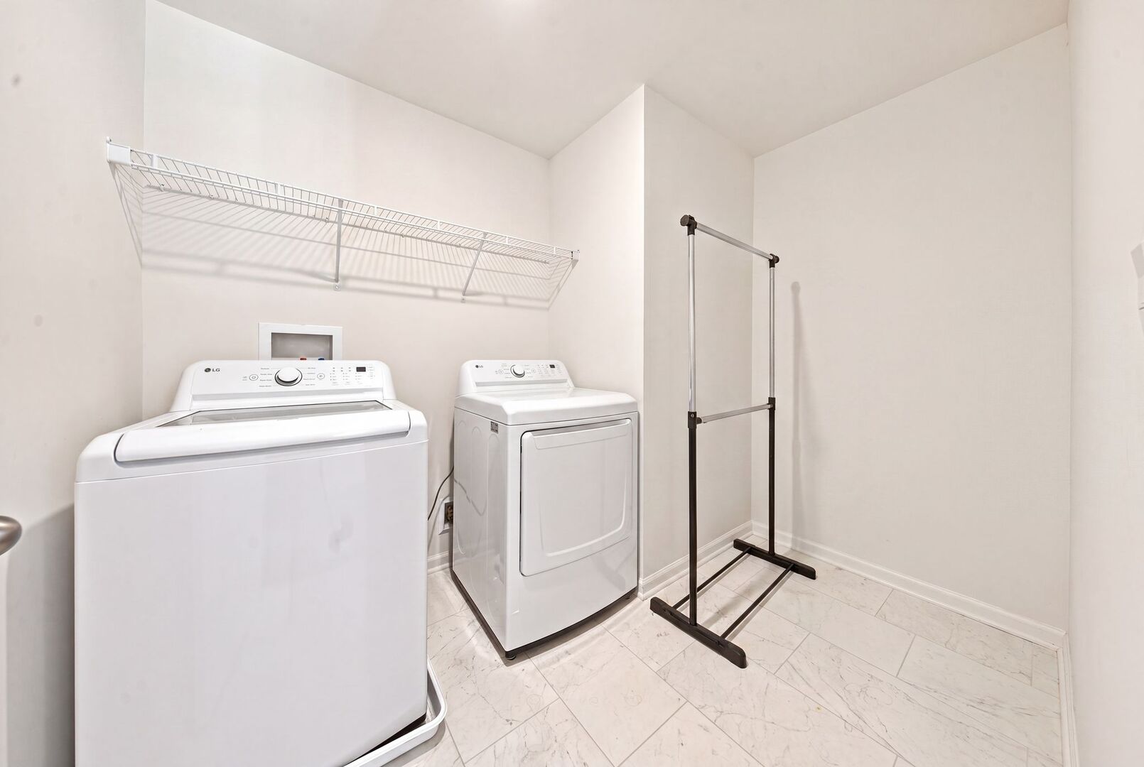 2642 Seeley Street Property Photo 24