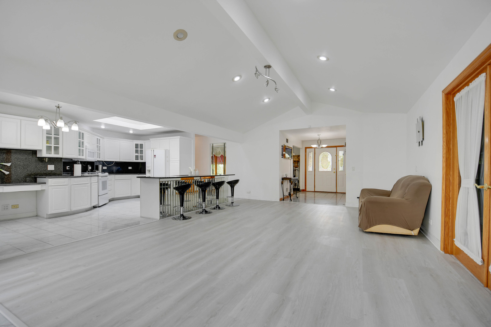 14650 Lamon Avenue Property Photo 8