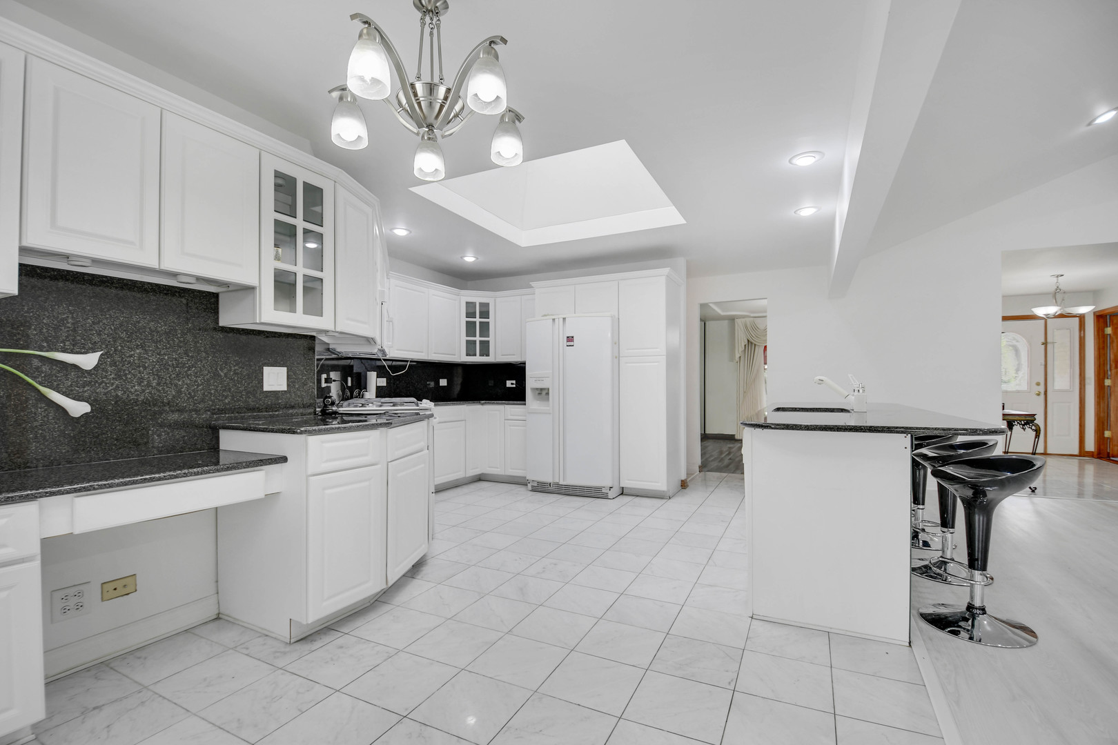14650 Lamon Avenue Property Photo 11