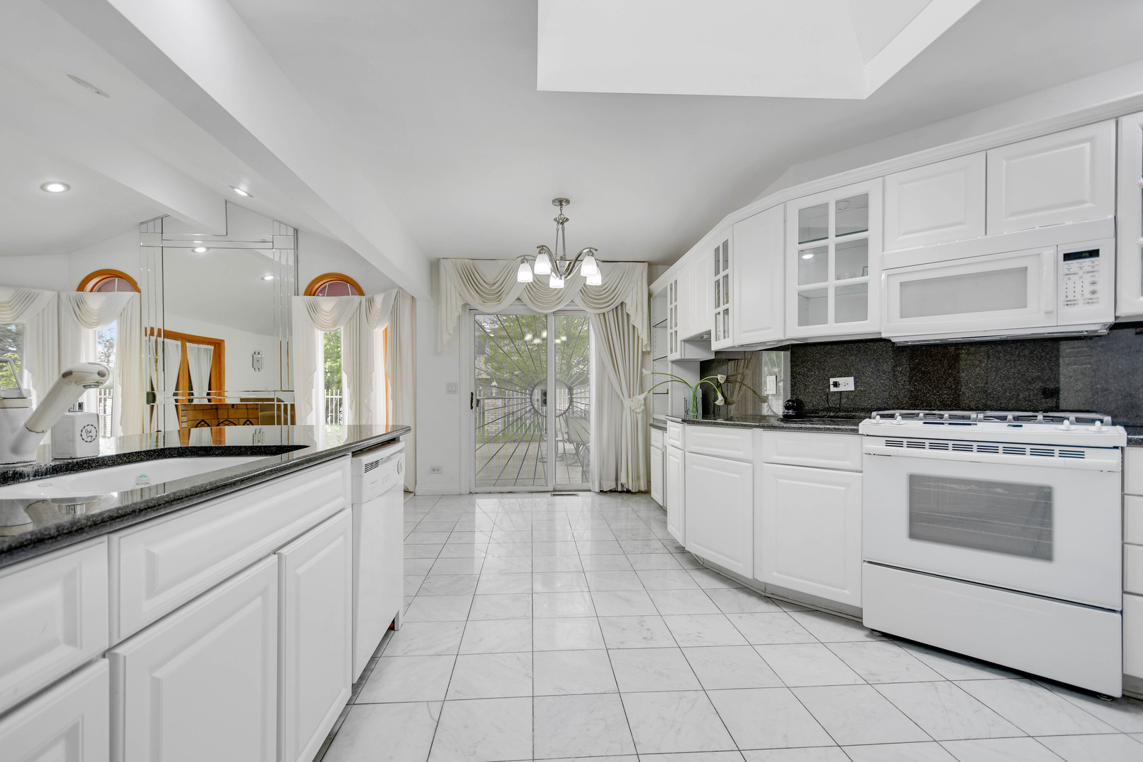 14650 Lamon Avenue Property Photo 12
