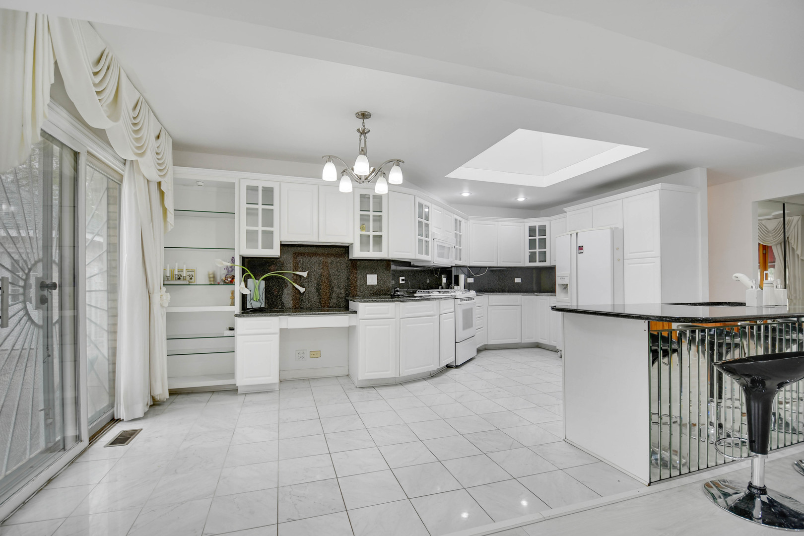 14650 Lamon Avenue Property Photo 14