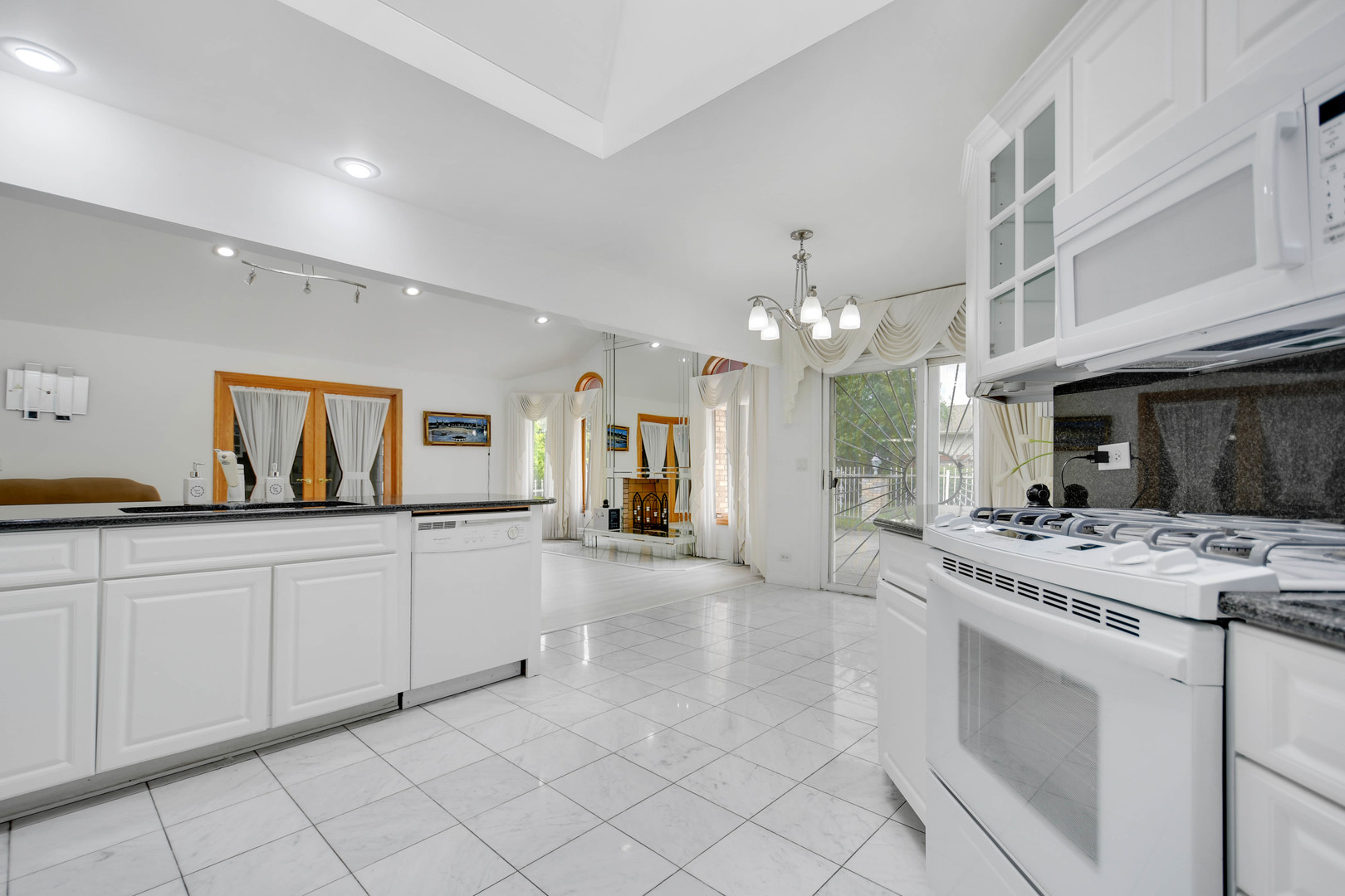 14650 Lamon Avenue Property Photo 15