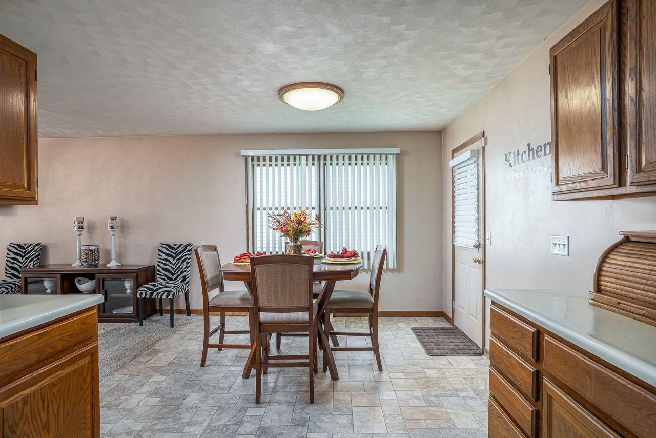 3305 W 66th Street Property Photo 4