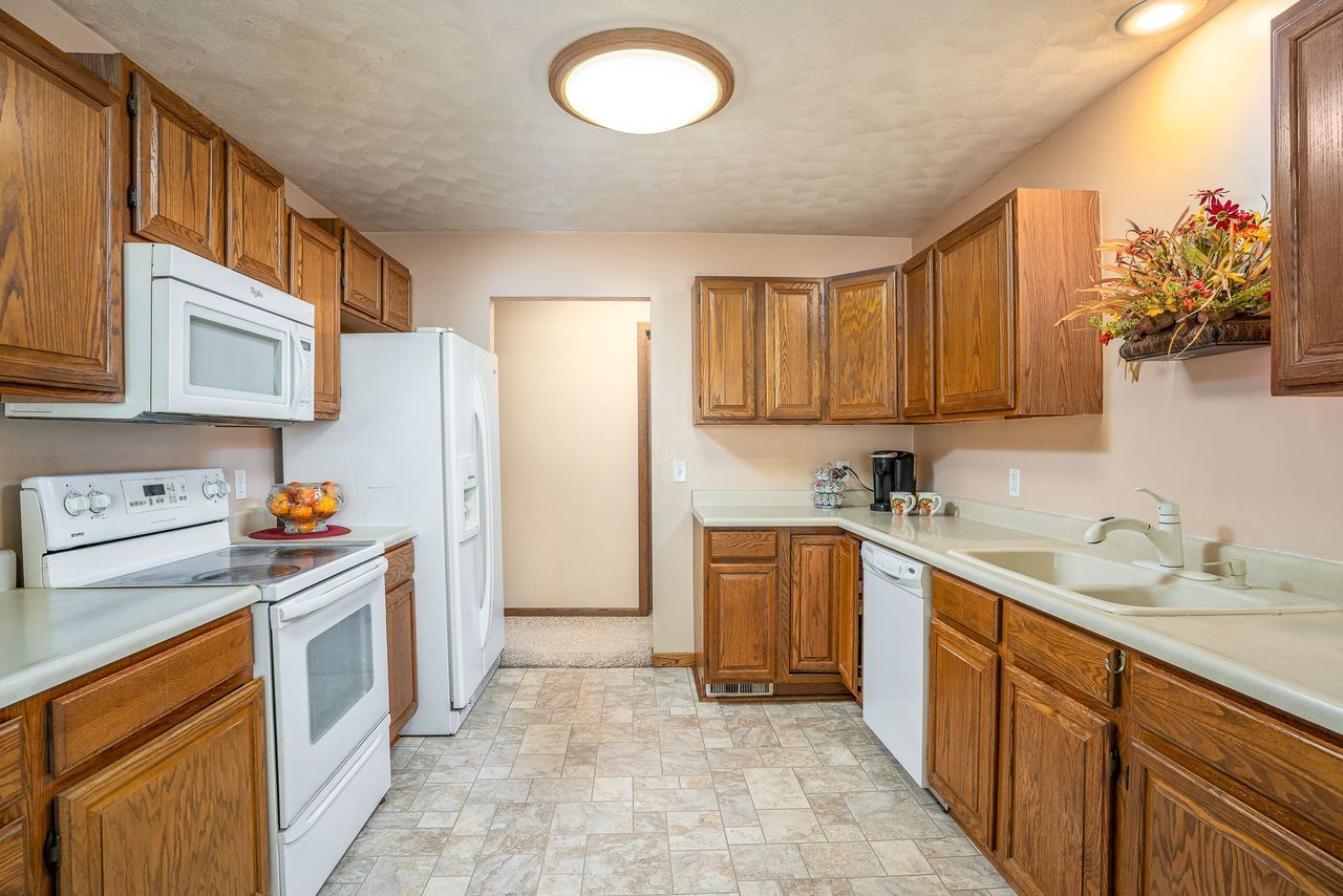 3305 W 66th Street Property Photo 6