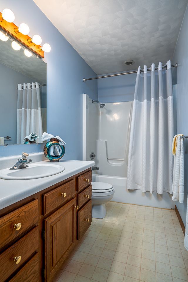 3305 W 66th Street Property Photo 11